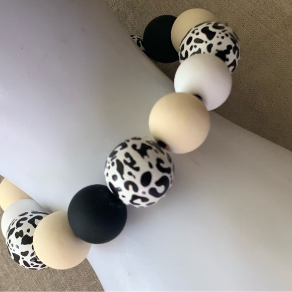 🍀🍀Dalmatian Beaded Boho Stretch Bracelet - Picture 2 of 4